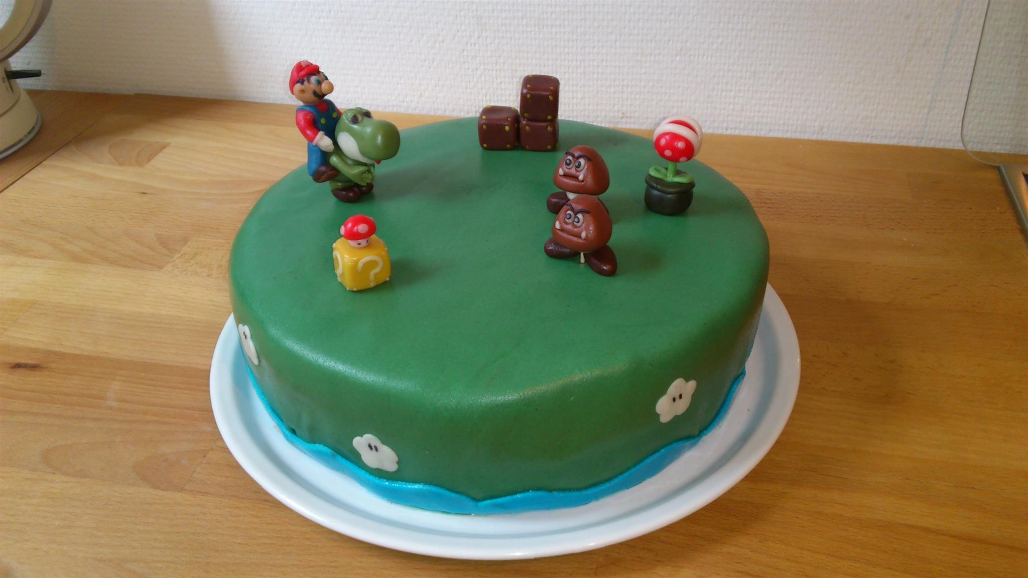 Ruhekuchen mit Zartbitterganache und Super Mario Figuren