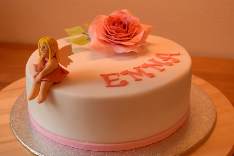 Torte mit Rose und Elfe