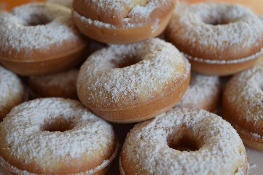 Minidonuts mit Puderzucker